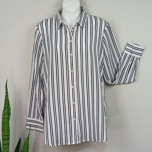 Banana Republic Women Classic Fit black and white Stripped buttoned down Top M